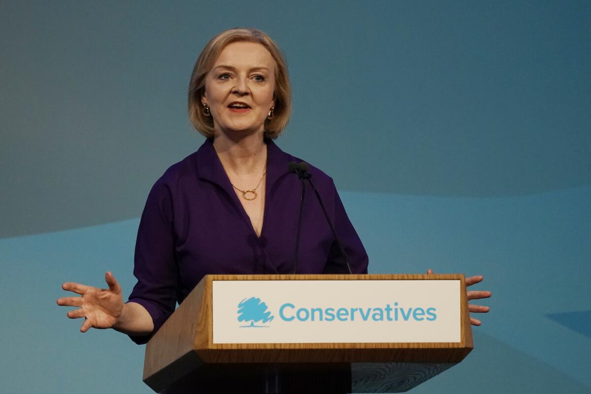 Liz Truss da un discurso después de ganar el concurso de liderazgo del Partido Conservador en el Queen Elizabeth II 
