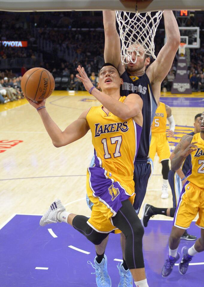 Jeremy Lin, Kosta Koufos