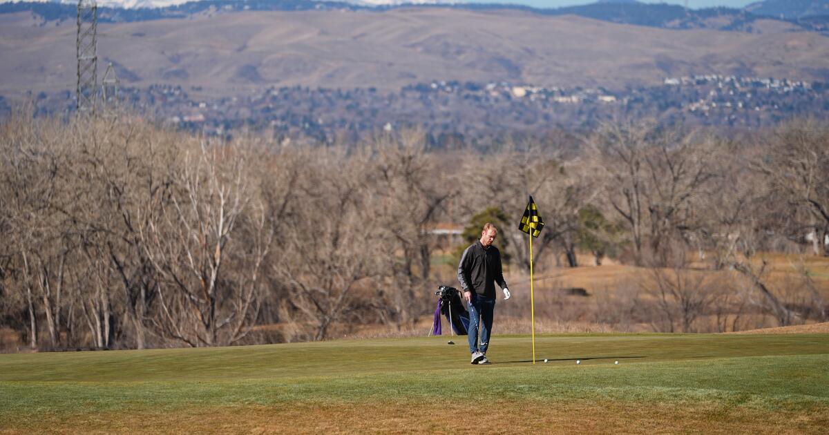 A seca de neve no oeste dos EUA levanta preocupação com a escassez de água de nascente e incêndios florestais