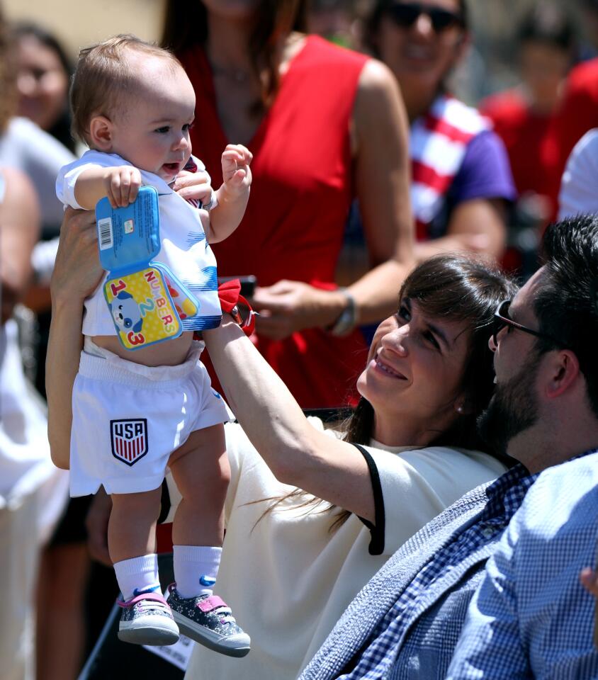 Photo Gallery: Statue of former USA women's soccer player Chastain unveiled at Rose Bowl