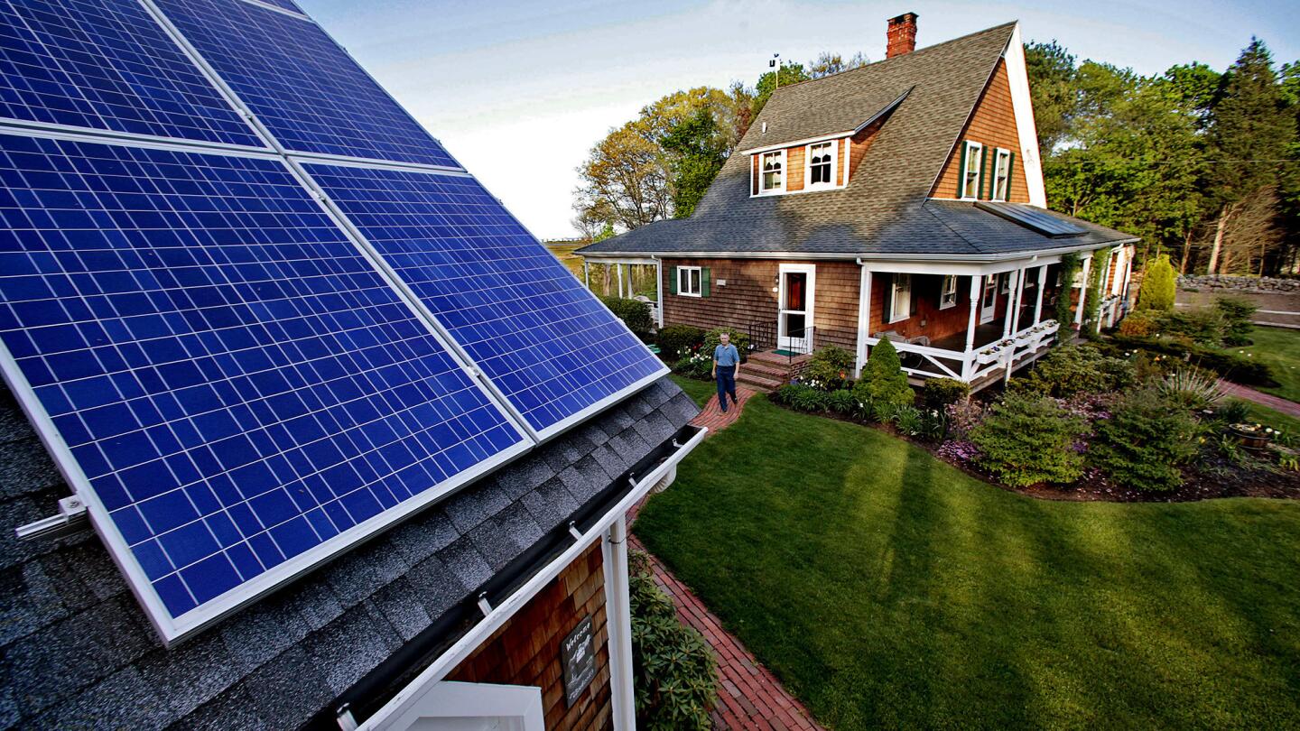 Listings that included the words “solar panel” sold for up to 40% more than expected among entry-level homes but only 13% more among higher-tier homes, a study found.