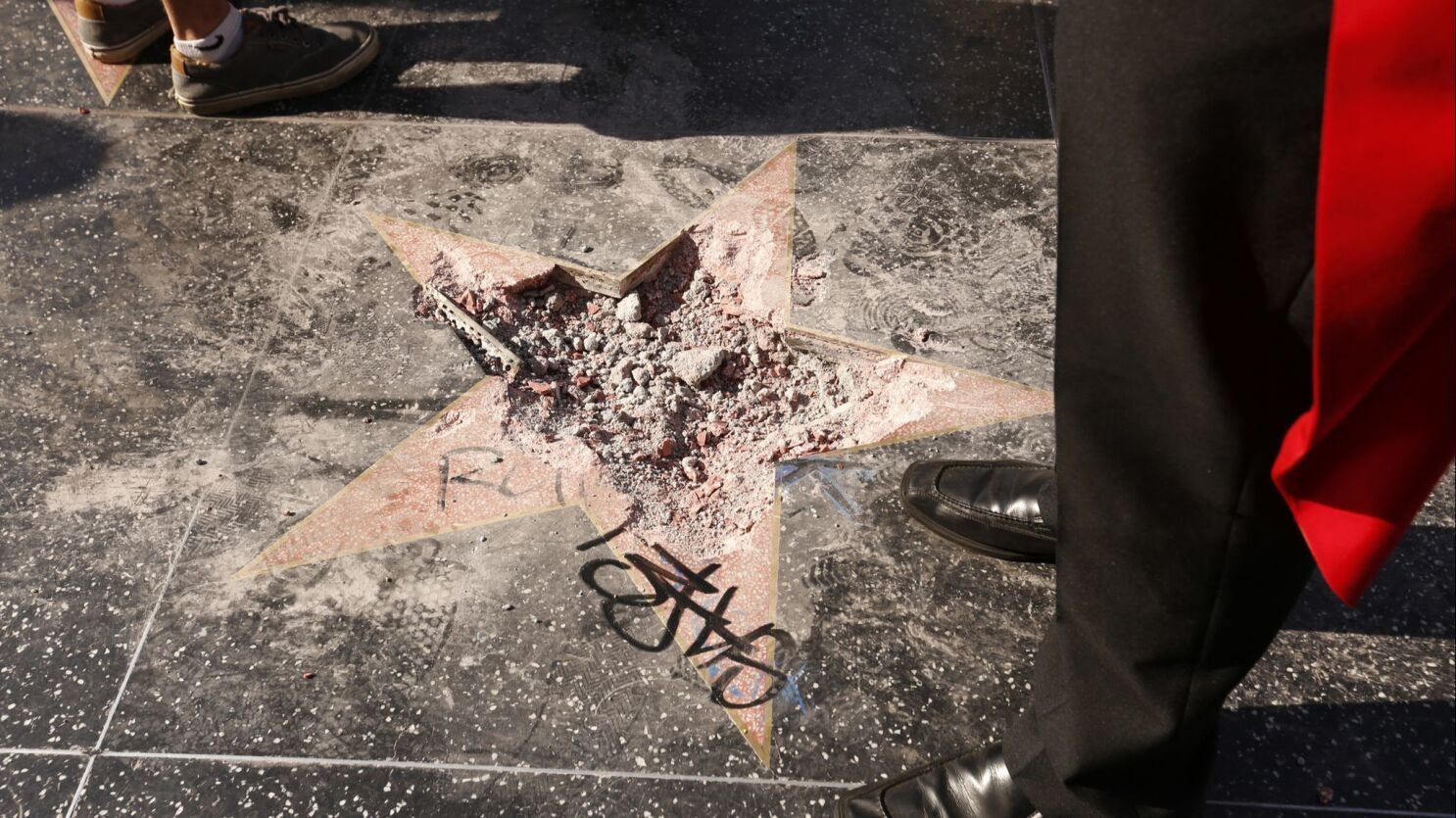 Trump S Hollywood Star Is A Reminder Of The Difference Between Celebrity And Goodness Los Angeles Times - trump star hollywood brawl