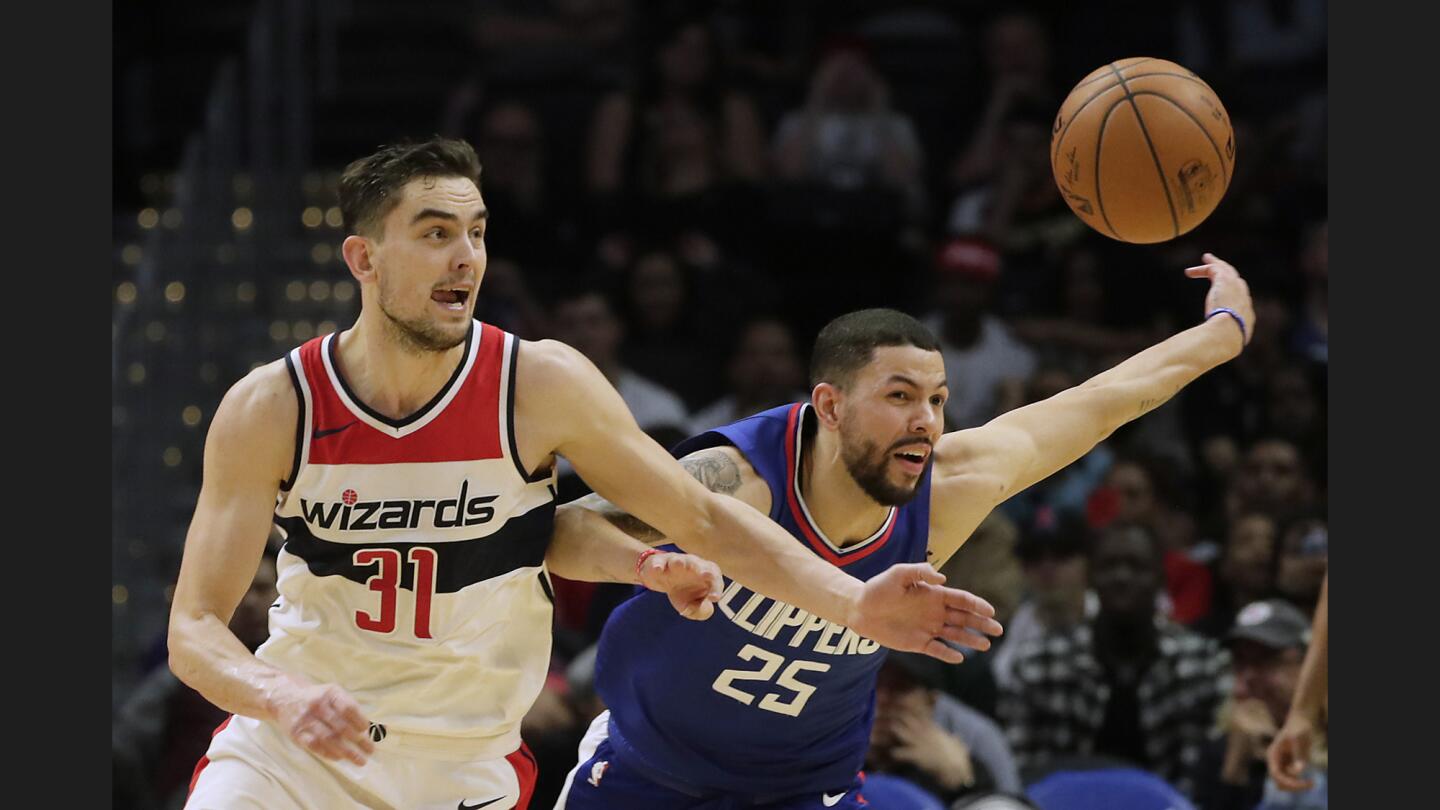 Wizards guard Tomas Satoransky beats Clippers guard Austin Rivers to the ball late in the second half.