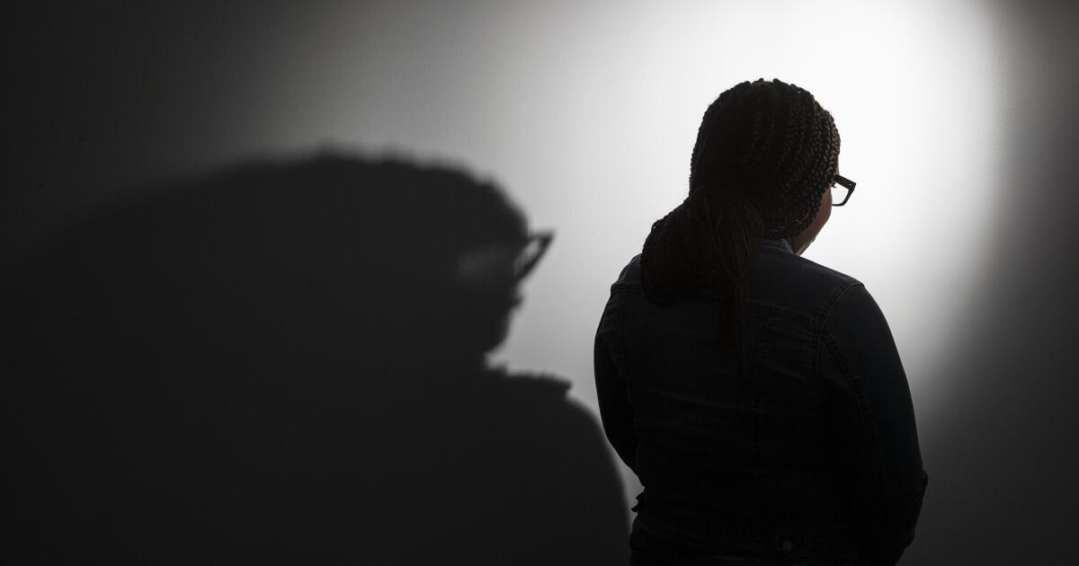 O condado de LA está suspendendo alguns pagamentos durante uma investigação de acordo de agressão sexual