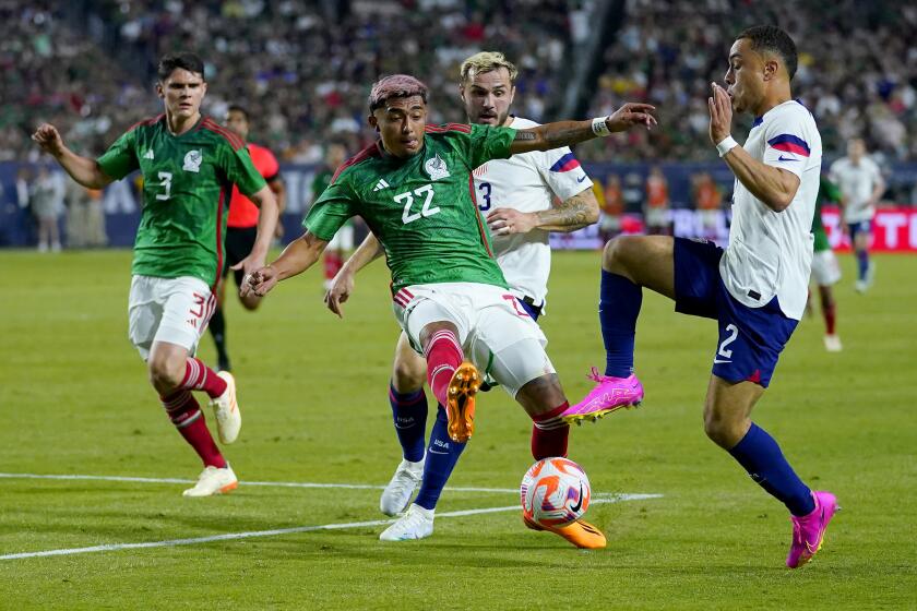 Mexico's Julian Araujo (22) and United States' Sergino Dest (2) battle during the second half of the inaugural Continental Clasico exhibition soccer match, Wednesday, April 19, 2023, in Glendale, Ariz. (AP Photo/Matt York)