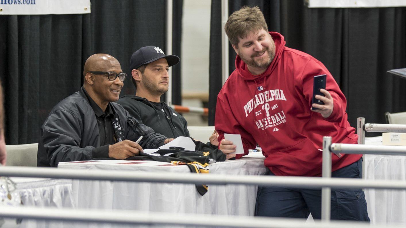 USC's Lynn Swann spends a Saturday in Virginia signing autographs