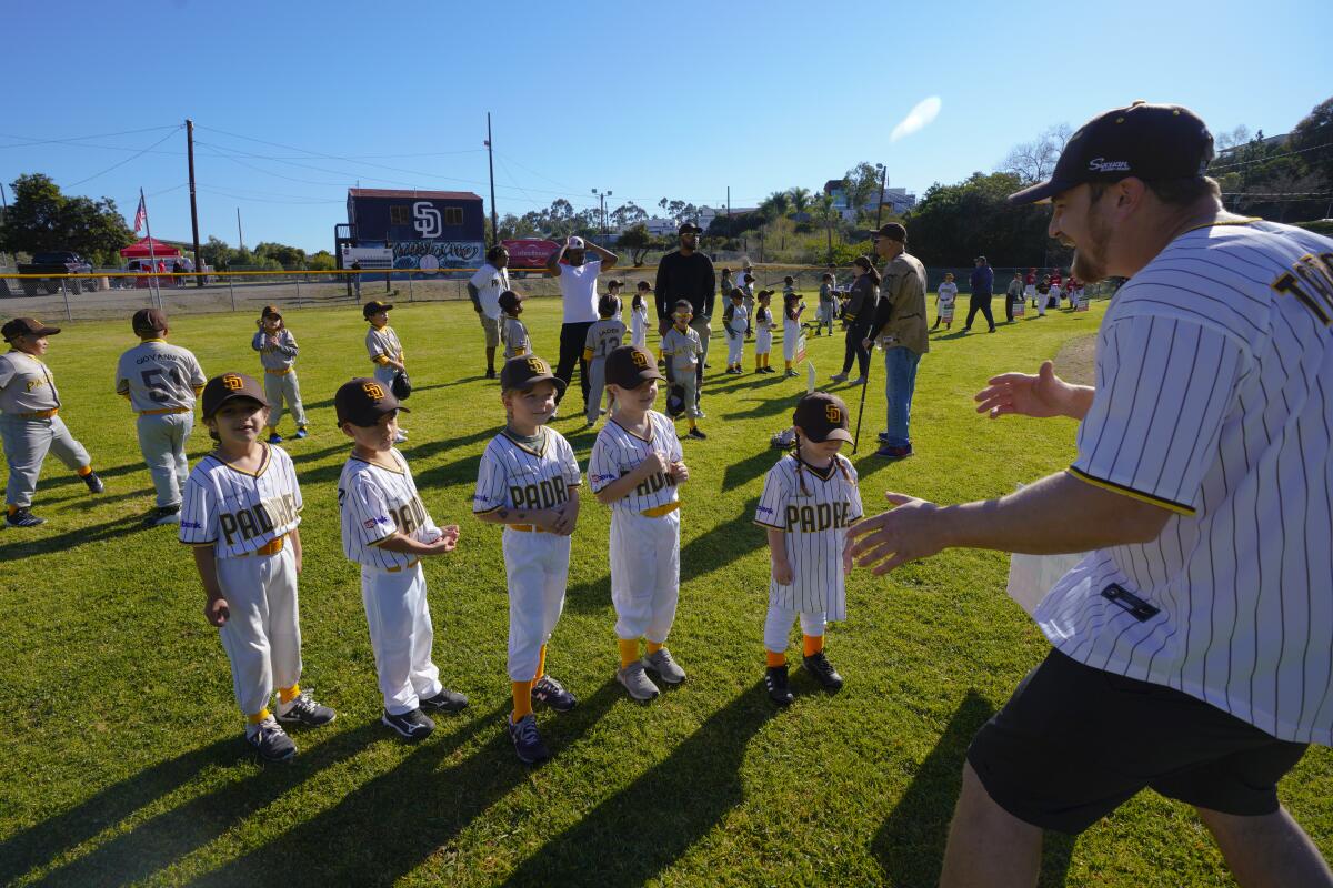 San Diego Padres on X: Opening Day at Sunshine Little League! Looks like a  winning team to us! #LittlePadres  / X