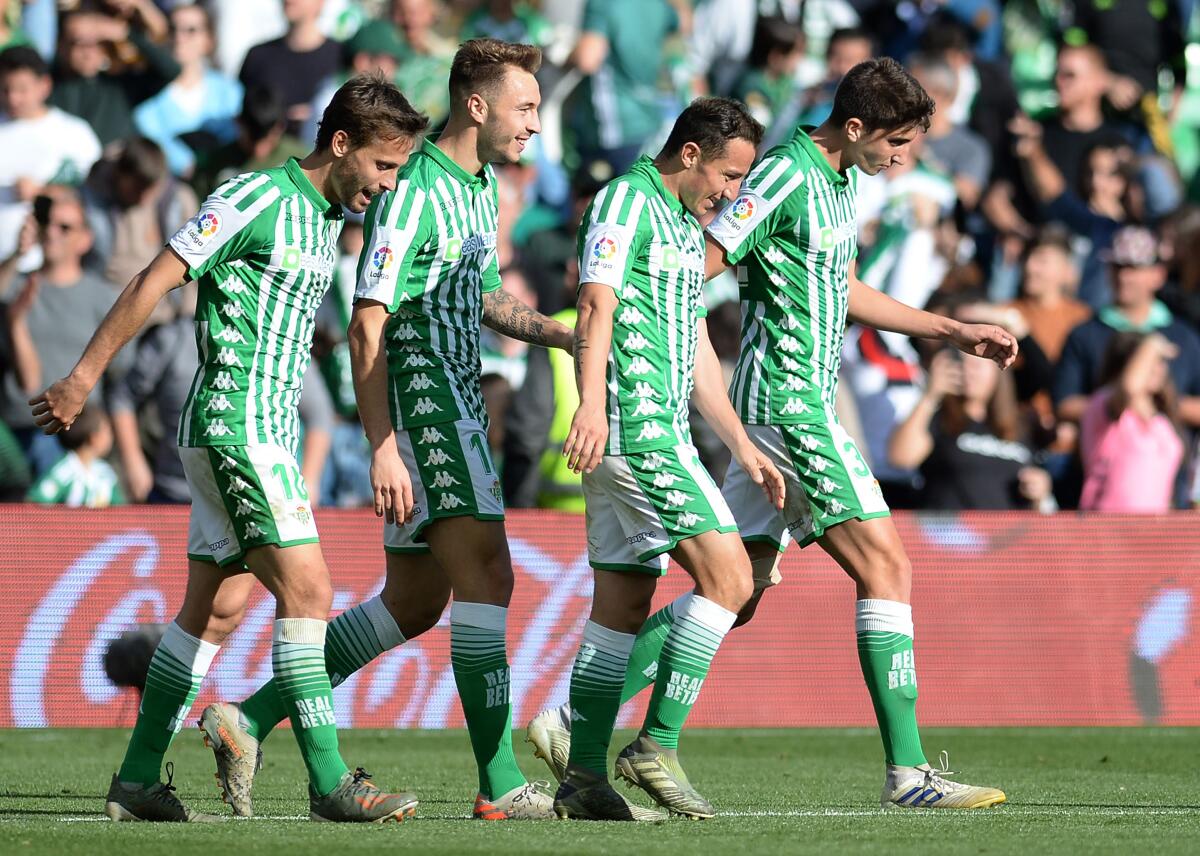 Real Betis' Spanish midfielder Sergio Canales (L) celebrates his goal with teammates during the Spanish league football match between Real Betis and Real Sociedad at the Benito Villamarin stadium in Seville on January 19, 2020. (Photo by CRISTINA QUICLER / AFP) (Photo by CRISTINA QUICLER/AFP via Getty Images) ** OUTS - ELSENT, FPG, CM - OUTS * NM, PH, VA if sourced by CT, LA or MoD **