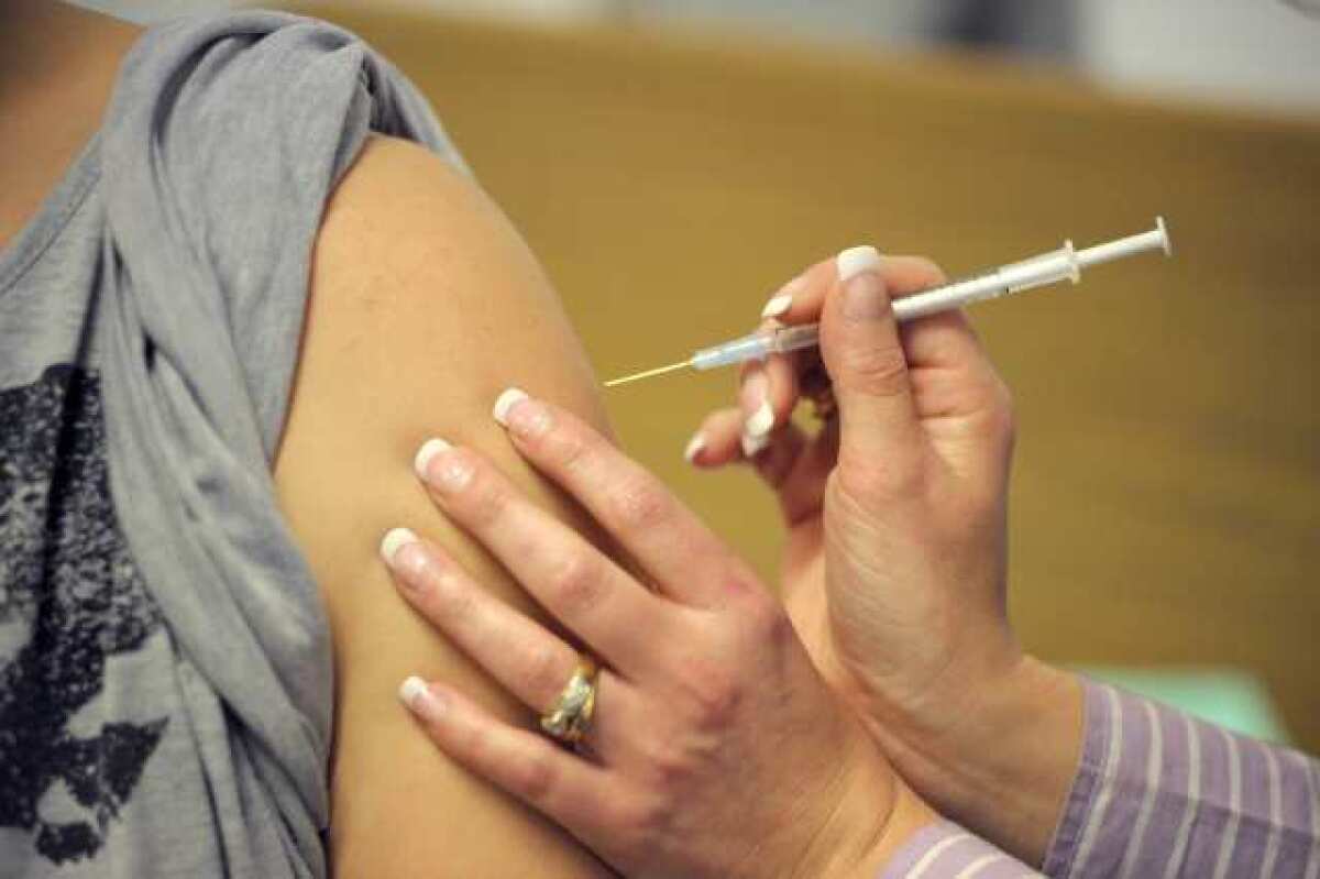 Los expertos recomiendan ampliamente la vacuna contra la gripe.