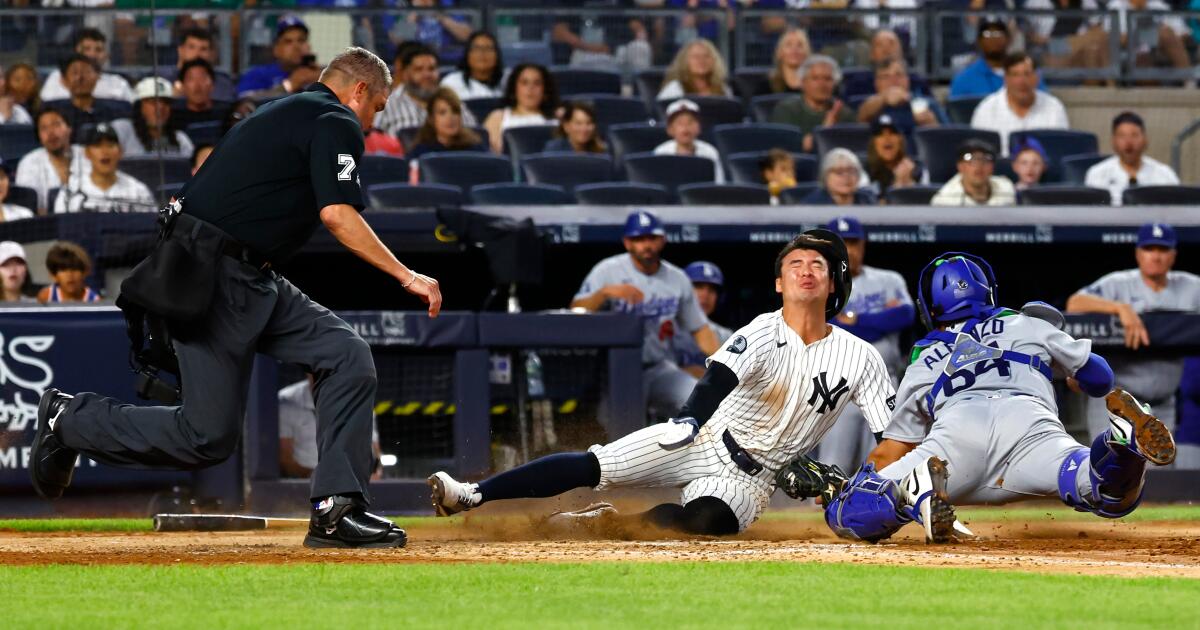 Eliezer Alfonzo a réussi le premier coup sûr lors de la défaite des Dodgers