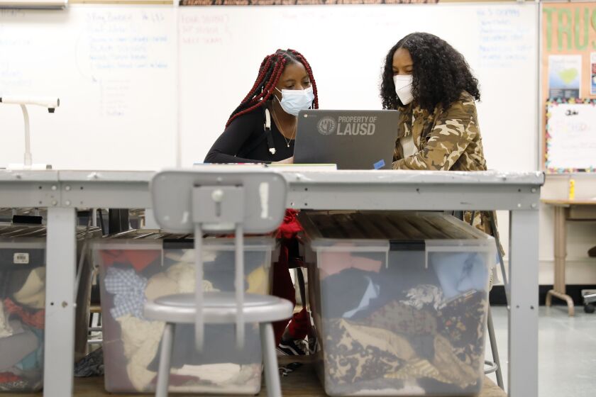 LOS ANGELES-CA-DECEMBER 6, 2021: Aleyia Willis, 17, left, hangs out with her friend Kaila London, 17, during lunch break at Downtown Magnets High School in Los Angeles on Monday, December 6, 2021. (Christina House / Los Angeles Times)