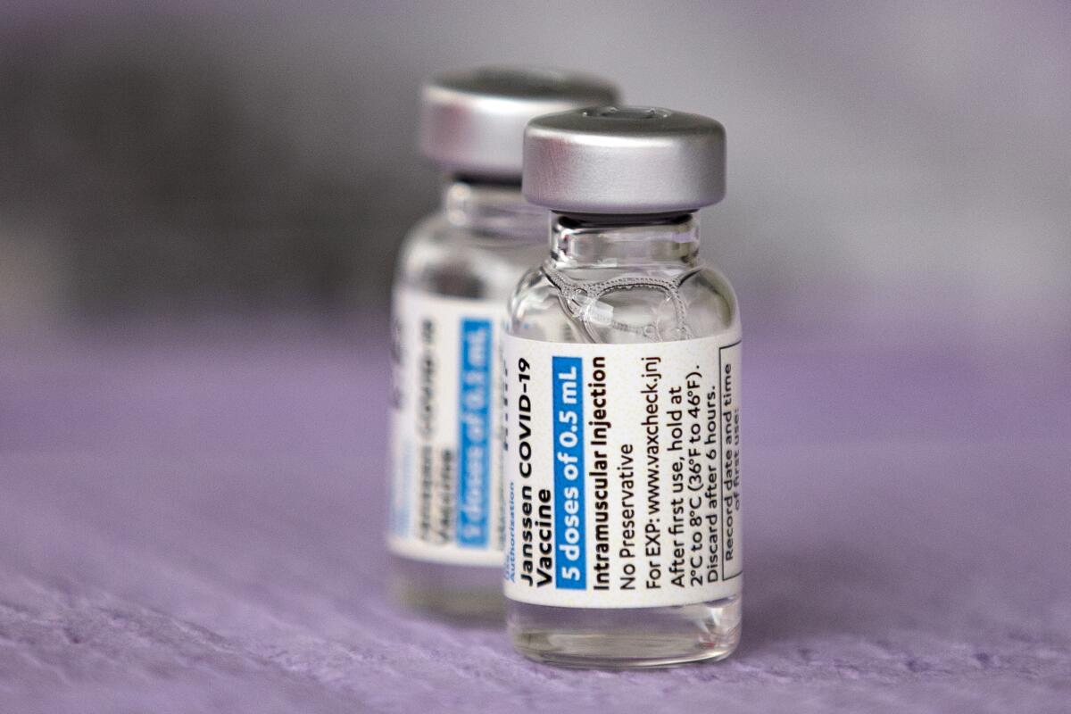 Comité asesor apoya un refuerzo de la vacuna de J&J para todos los adultos en EE.UU.