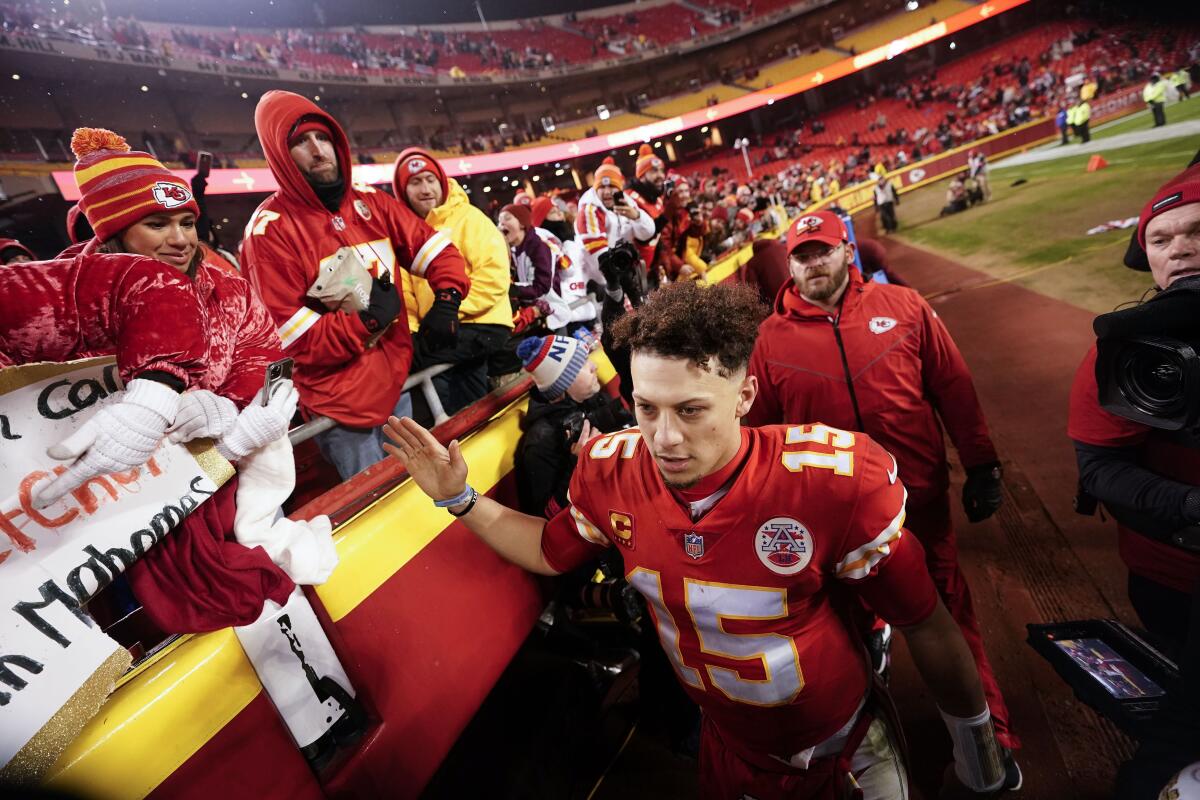 Chiefs' Mahomes to practice as usual on sprained ankle - The San Diego  Union-Tribune