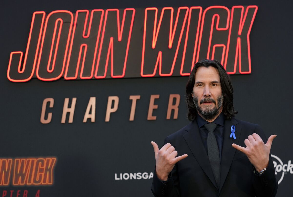 Keanu Reeves, astro de "John Wick: Chapter 4", posa en la premiere de la película