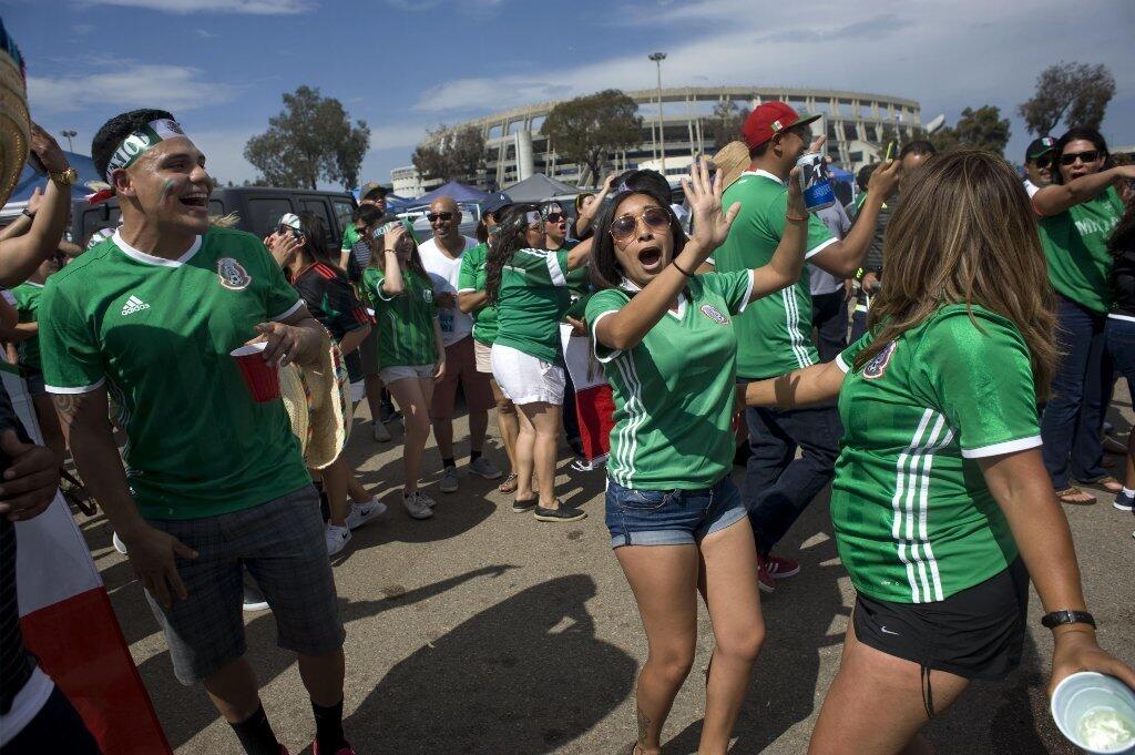 EN FOTOS: El COLOR de México contra El Salvador en San Diego
