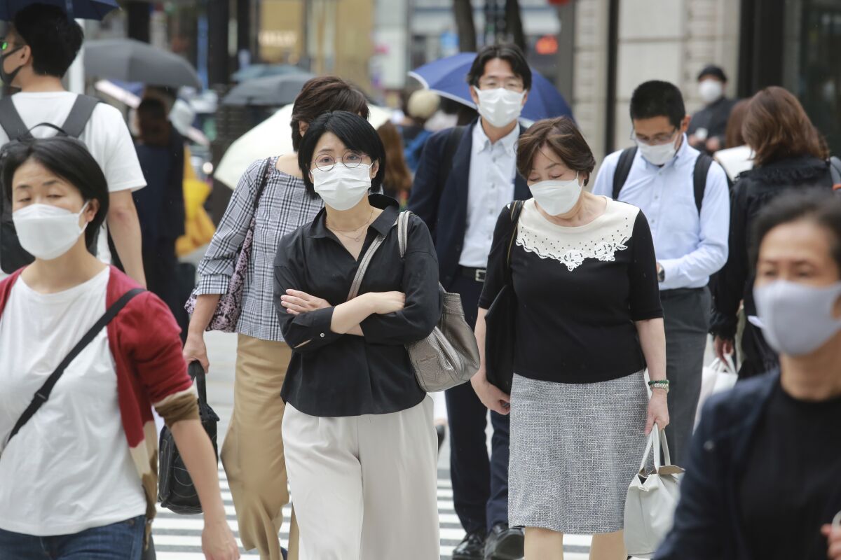 Masked pedestrians in Tokyo