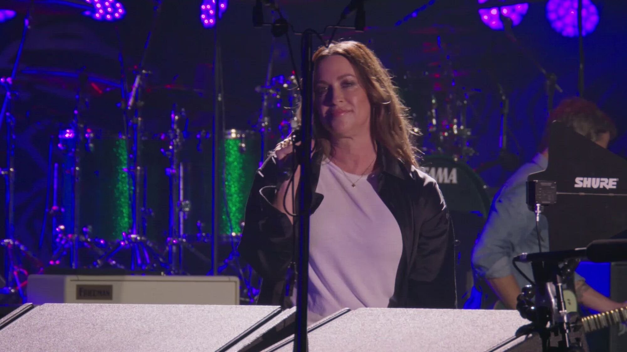 Alanis Morissette performs 'You Oughta Know' at Taylor Hawkins tribute