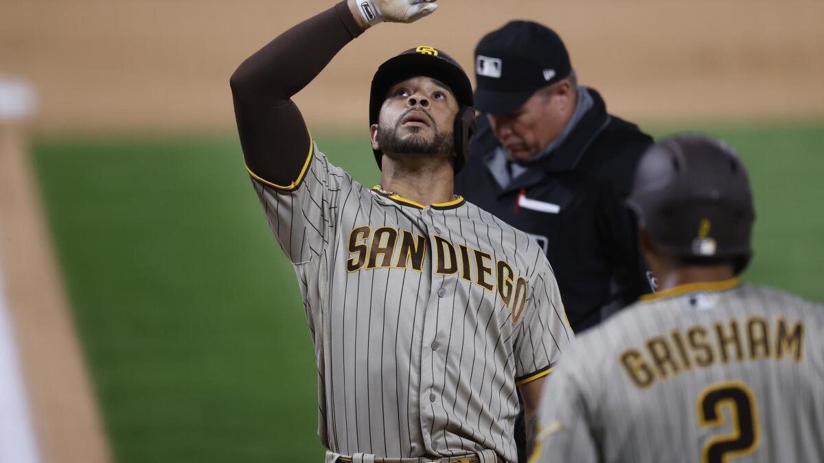 Padres take finale of NL West showdown