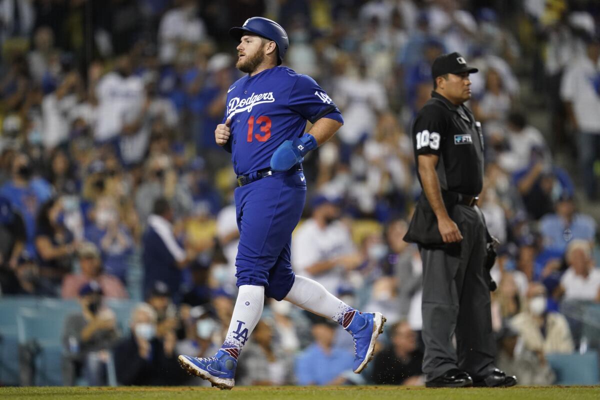 Dodgers get 2 hits, both homers by Max Muncy, to beat Reds