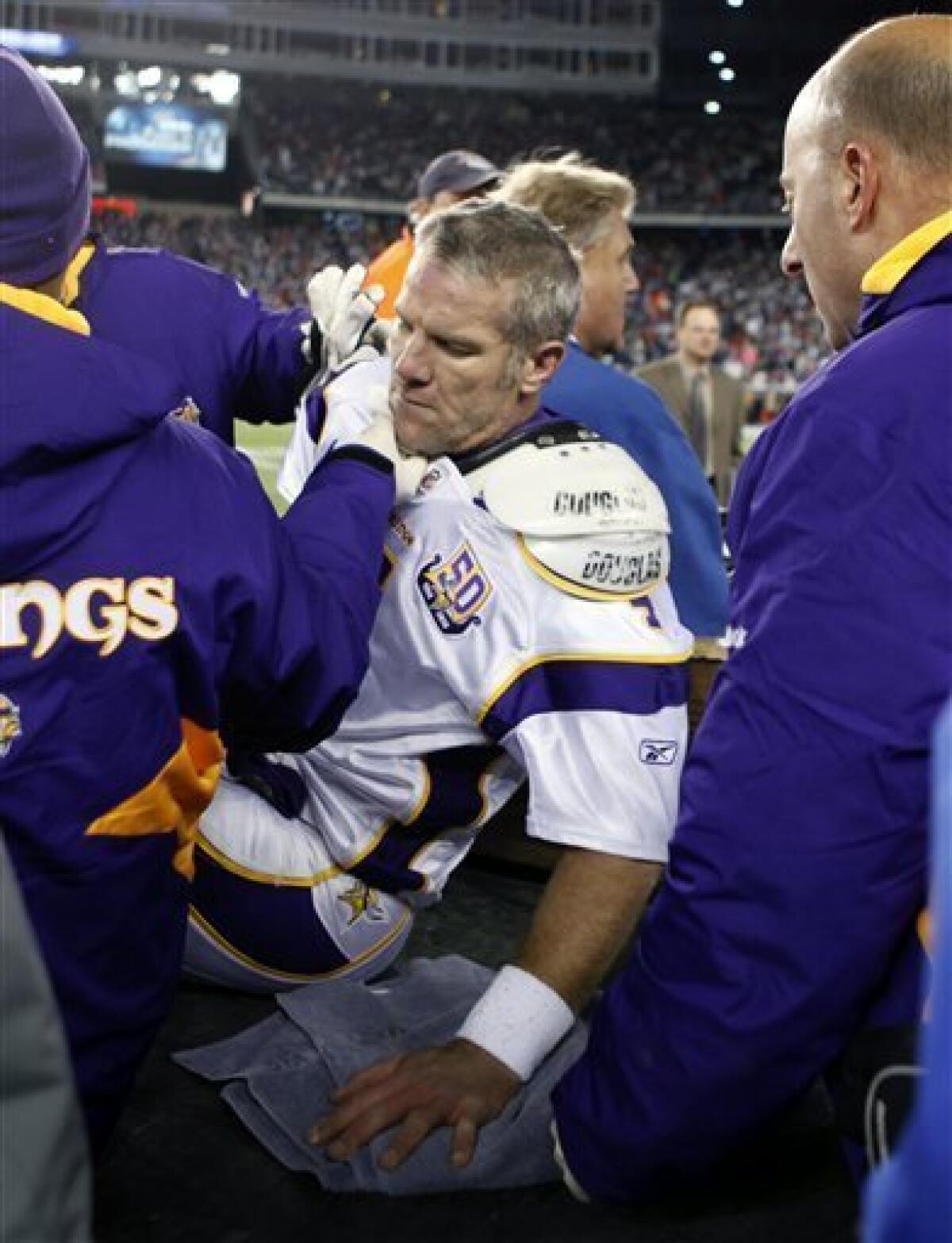 Favre knocked out; Patriots top Vikings 28-18