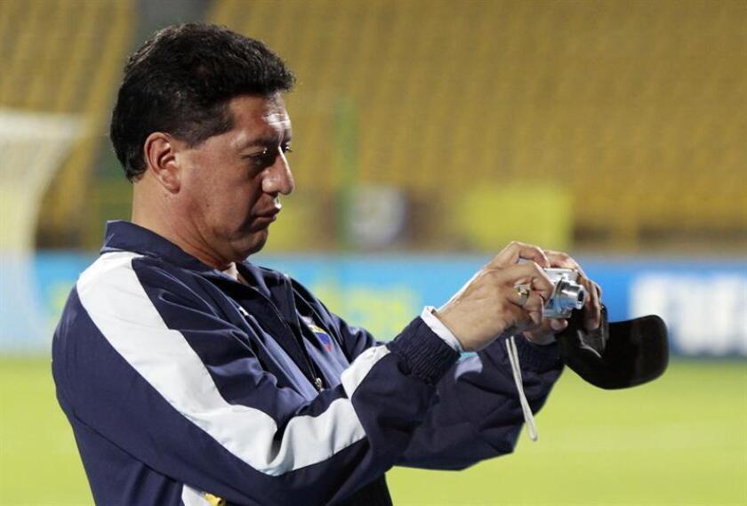 En la imagen, el director técnico de la selección de fútbol sub 20 de Bolivia, Sixto Vizuete. EFE/Archivo