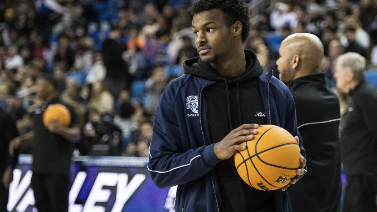 LeBron, Bronny James attend Dodgers game after son's cardiac arrest