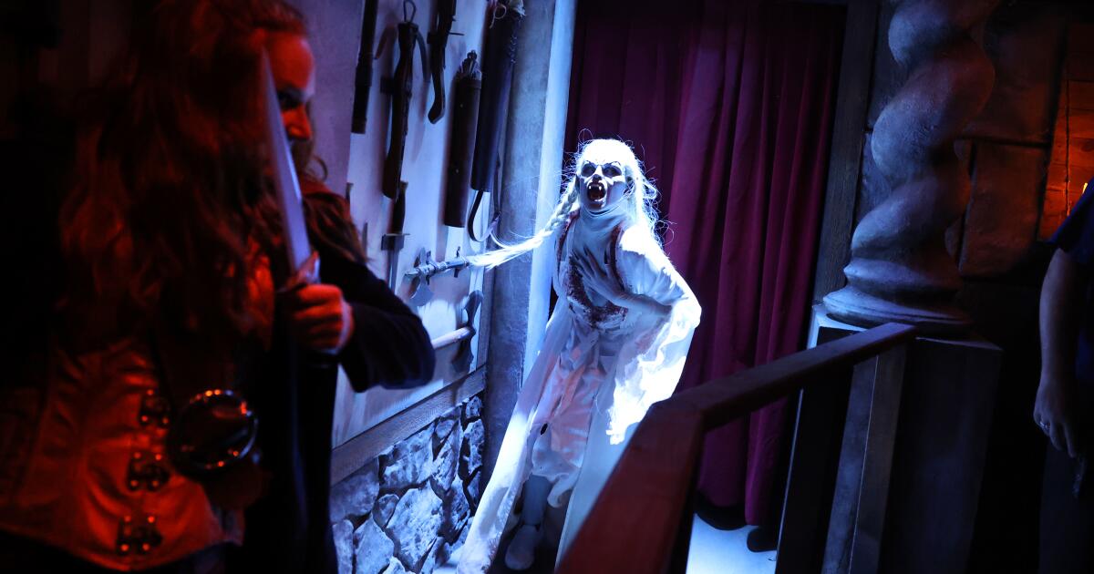 Universal Studios, tamamı kadınlardan oluşan ilk canavar labirentini piyasaya sürüyor