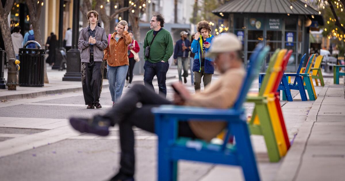 Santa Monica est en difficulté. L’alcool et les fêtes peuvent-ils ramener les gens ?