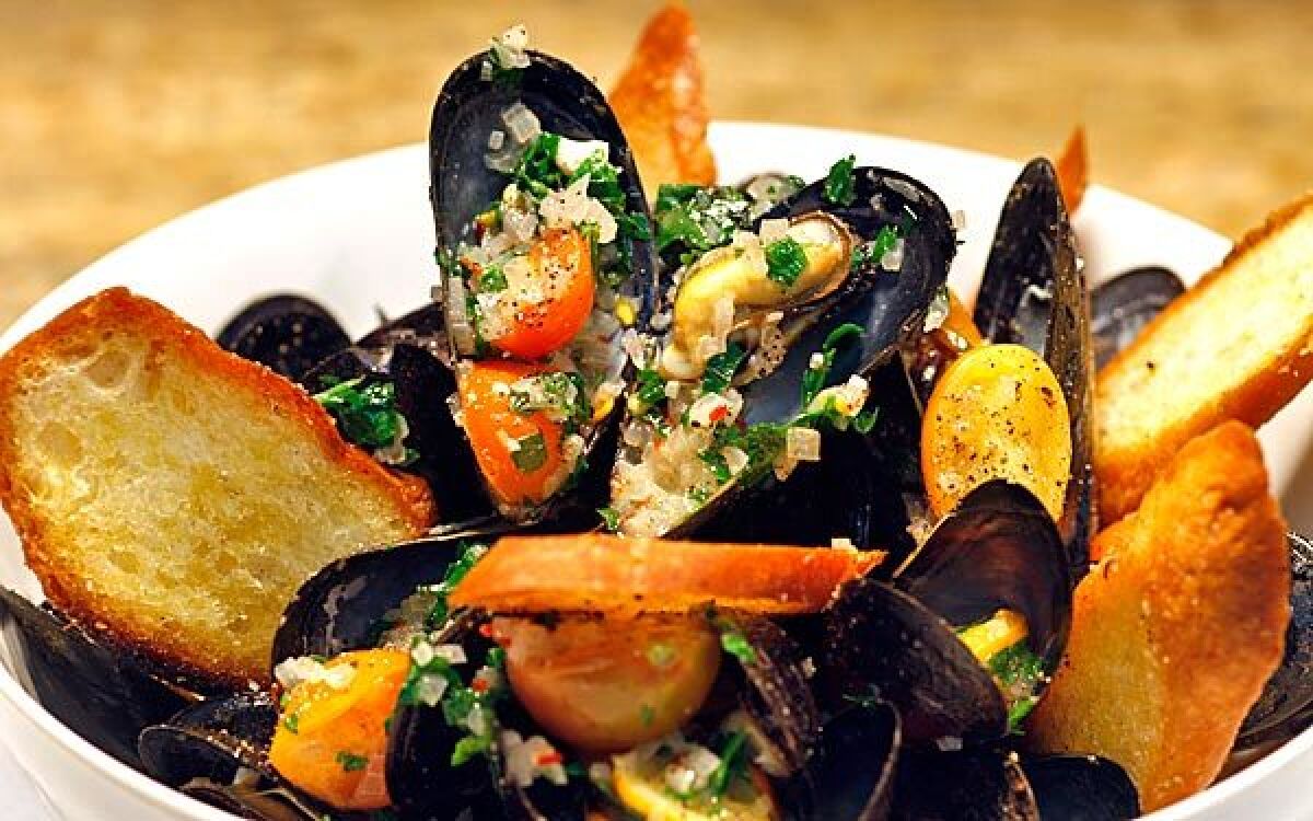 Steamed black mussels can be a starter to share or a main course