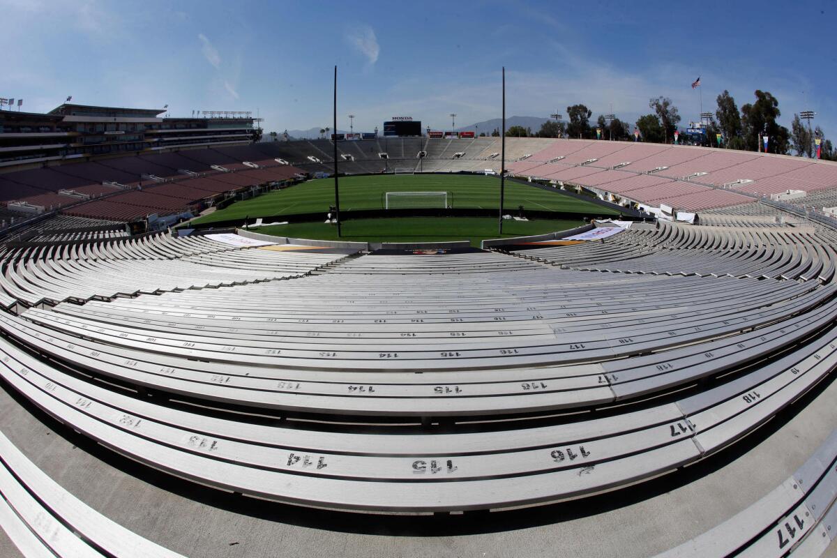 Fotografía del estadio Rose Bowl antes del entrenamiento de la selección Brasil hoy, viernes 3 de junio de 2016, en Pasadena (Ca, EE.UU.).
