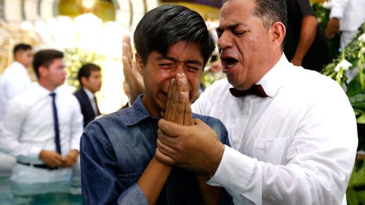 Un bautismo en la iglesia La Luz del Mundo en Guadalajara en junio. (Ulises Ruiz / AFP/Getty Images)