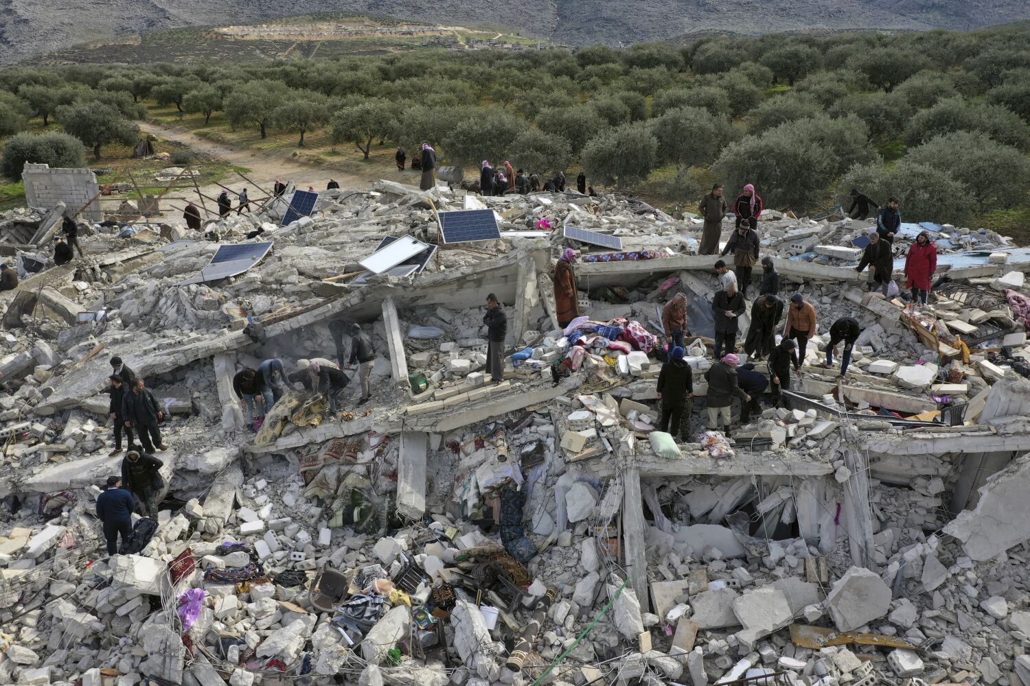 LA itfaiyecileri deprem kurtarmaya yardım etmek için Türkiye'ye gitti