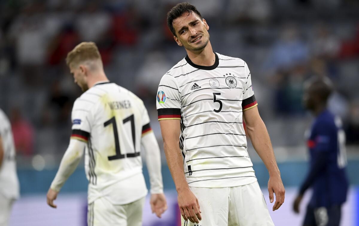 Mats Hummels de Alemania reacciona en el primer encuentro de la Euro 2020 ante Francia en el Grupo F.