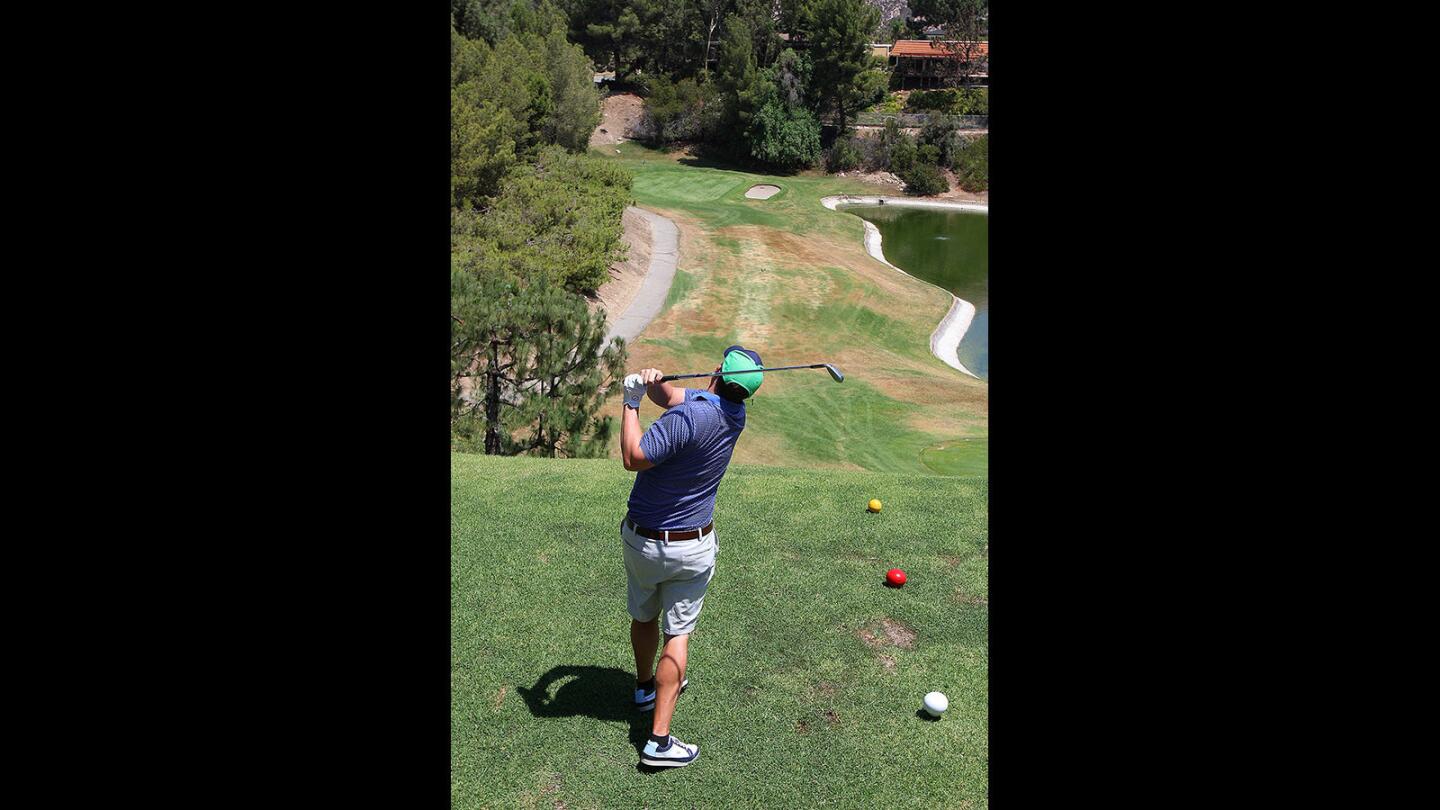 Photo Gallery: 33rd Annual Crescenta Cañada Golf Classic Check