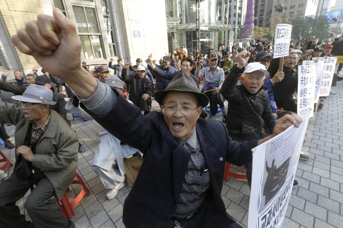 South Korean protesters shout slogans during a rally supporting the revision of the publication system for Korean history textbooks in Seoul on Tuesday.