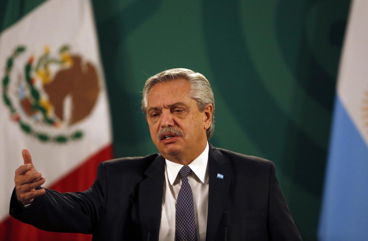 Presidente argentino se disculpa por sus dichos sobre mexicanos y brasileños