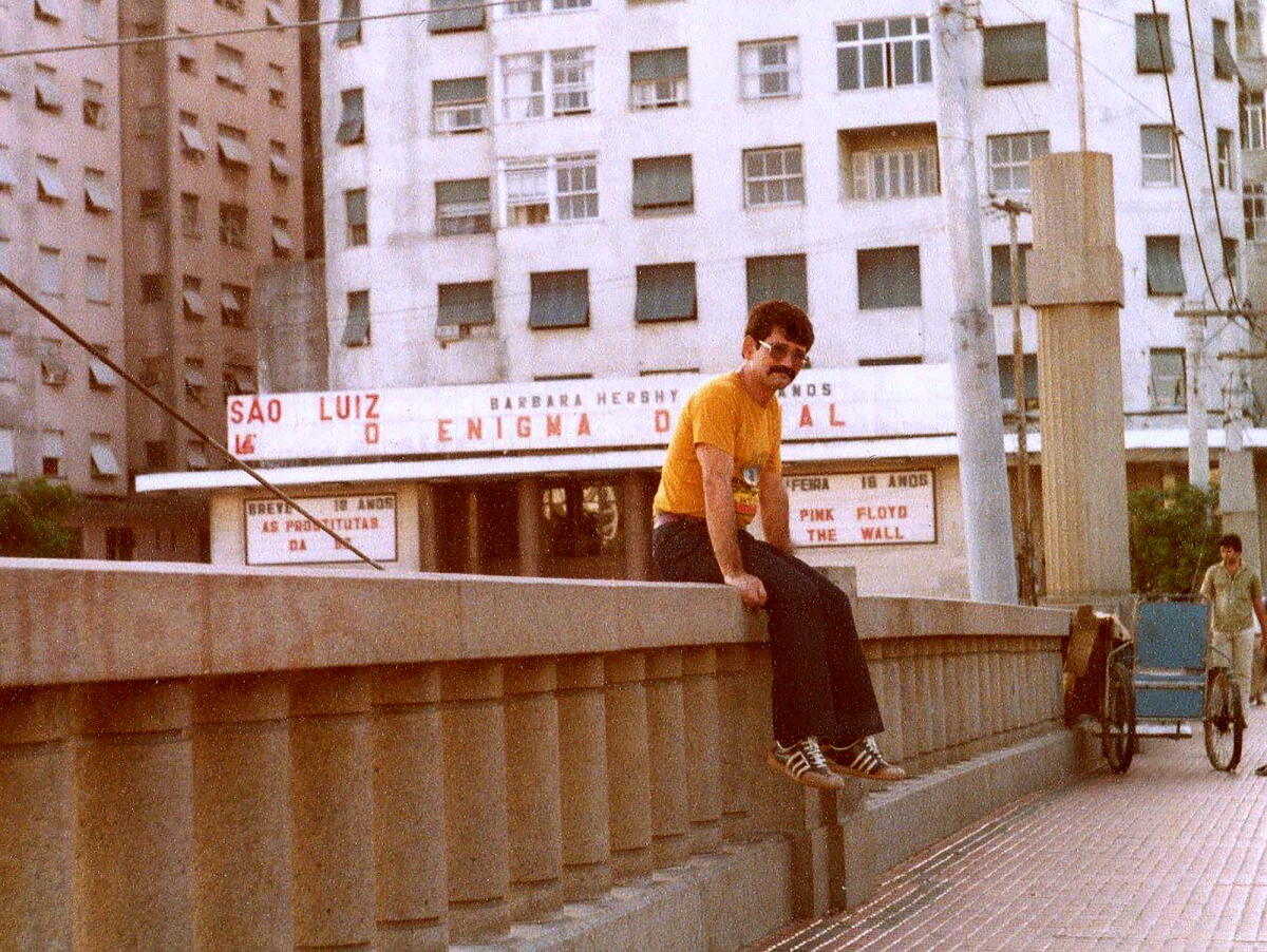 Brazil Ghost Documentary 'Pictures of Ghosts' shows movie theaters after they're ...