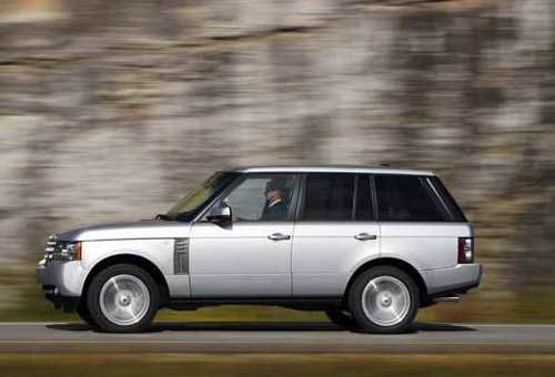 Land Rover's 2010 Range Rover feels less like a truck and more like a four-stack ocean liner -- all gliding, frictionless serenity and near-silence, betraying no trace of the furious coal-shoveling going on below decks.