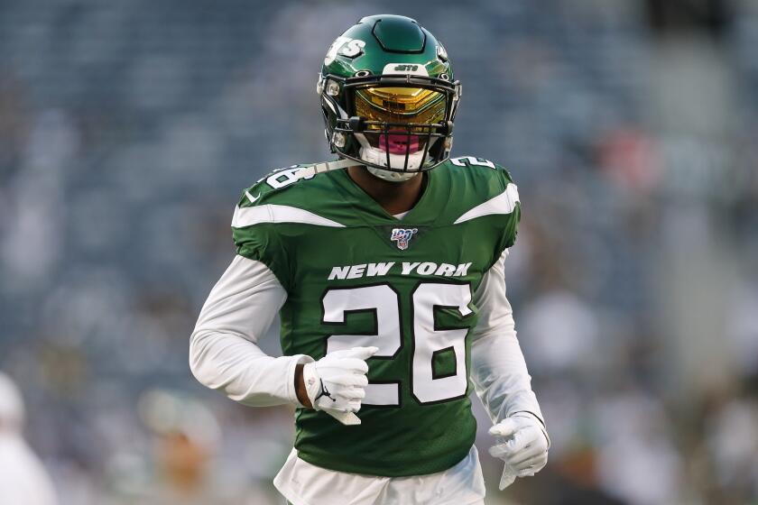 New York Jets running back Le'Veon Bell (26) warms up before a preseason NFL football game against the New Orleans Saints Saturday, Aug. 24, 2019, in East Rutherford, N.J. (AP Photo/Adam Hunger)