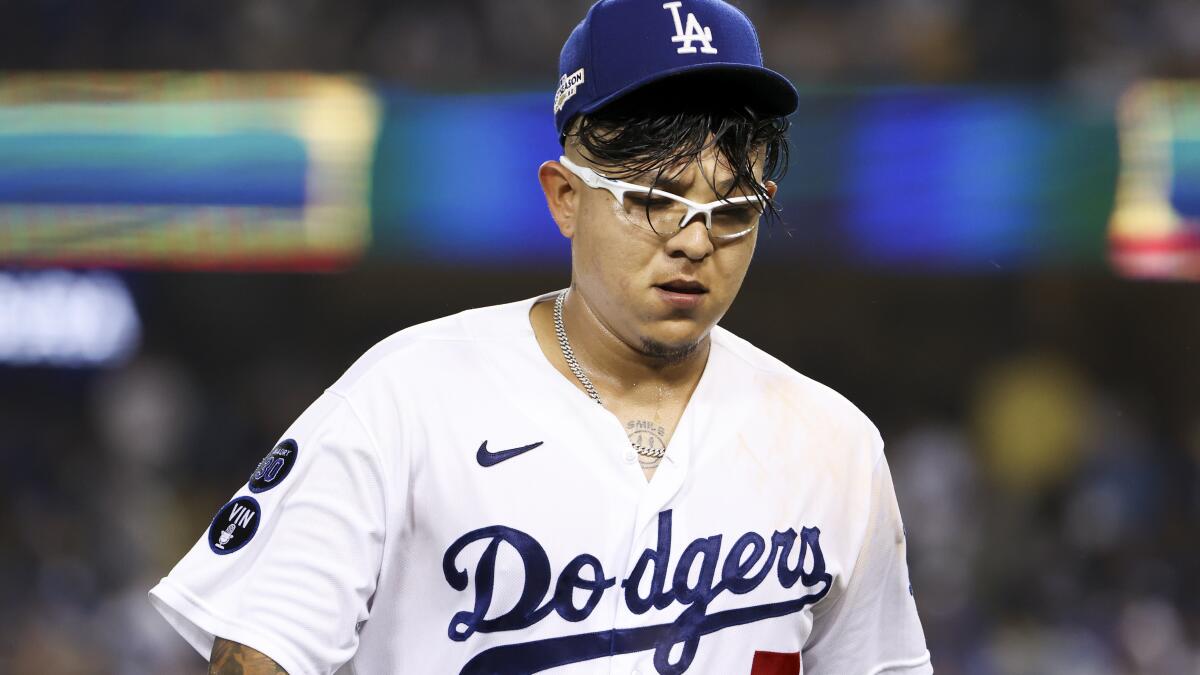 Hernández: Dodgers' Julio Urías a whole new man for 2022 - Los Angeles Times