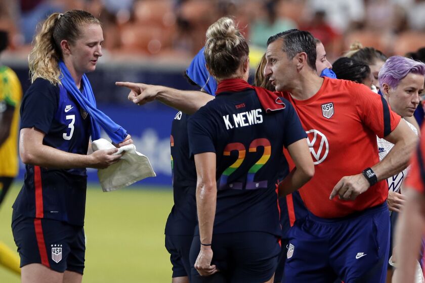 USA head coach Vlatko Andonovski, right, talks with players Samantha Mewis (3) and Kristie Mewis (22) during the second half of their 2021 WNT Summer Series match against Jamaica Sunday, June 13, 2021, in Houston. (AP Photo/Michael Wyke)