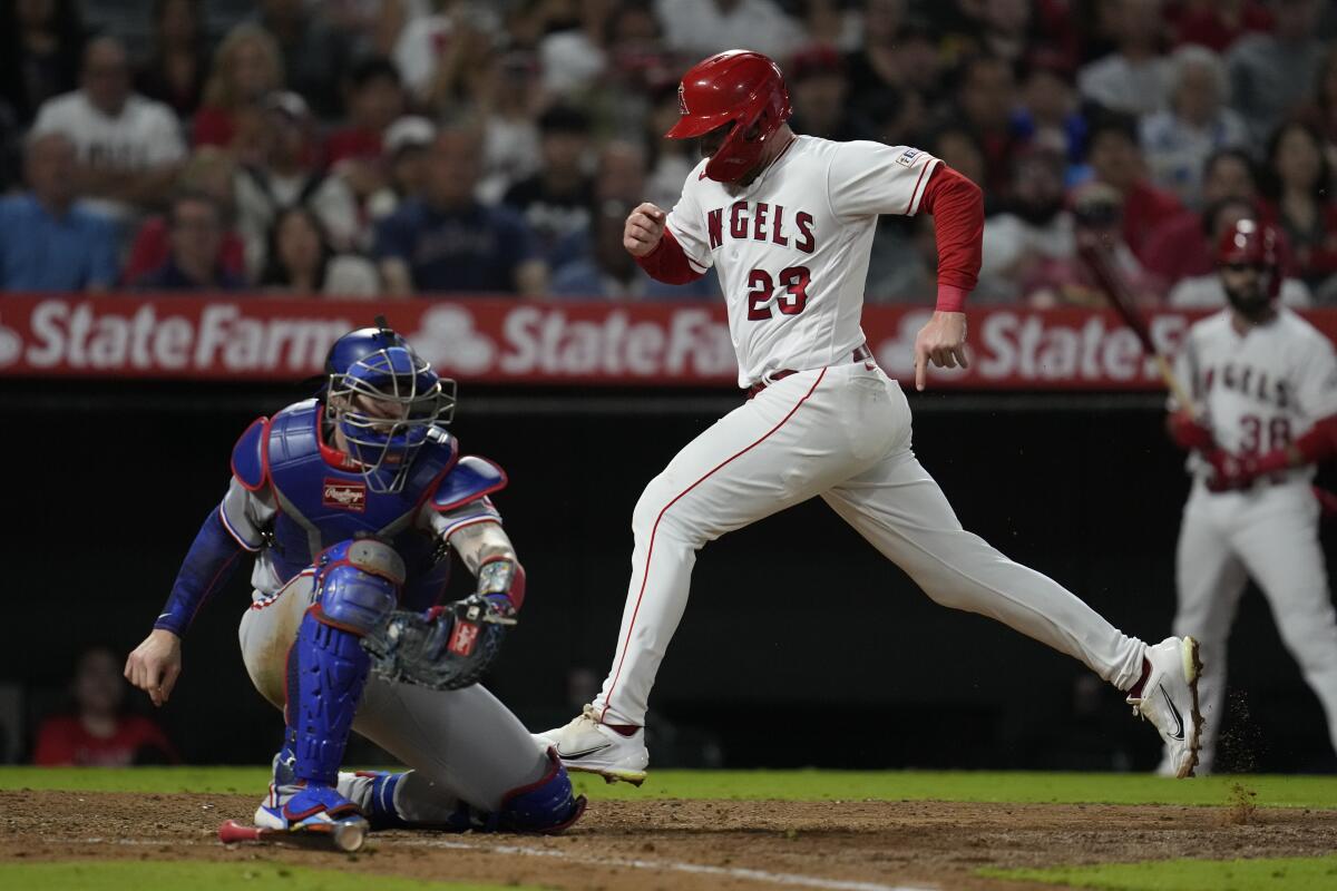 Brandon Drury, de los Angelinos  