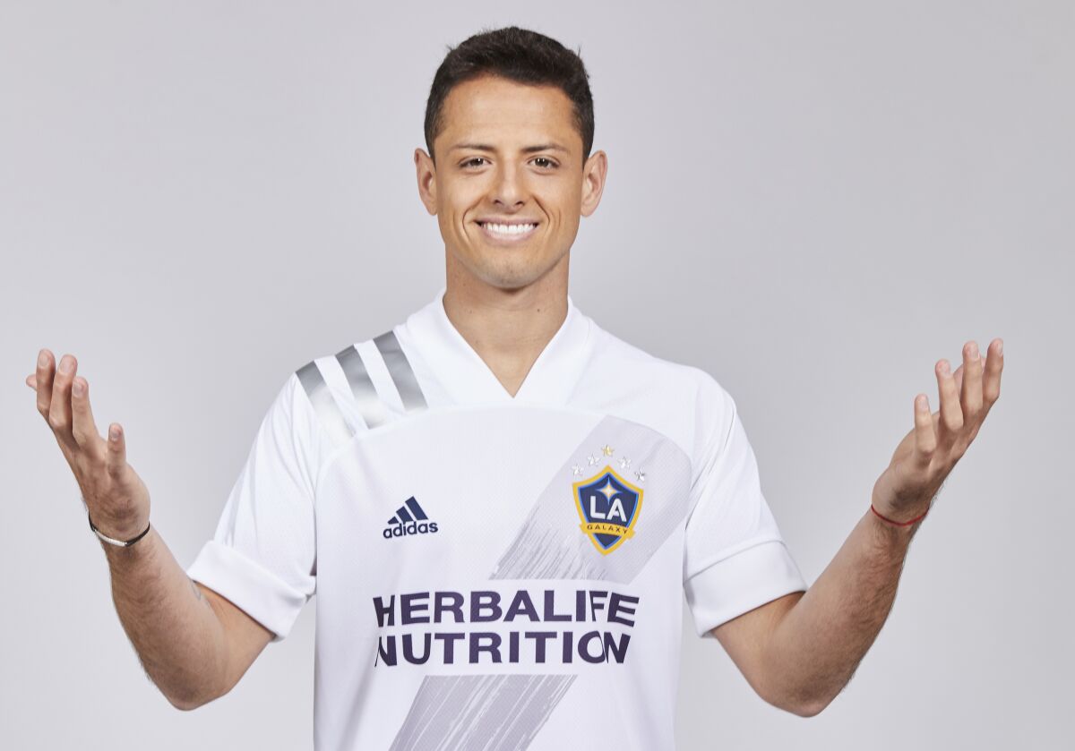 Columna: Javier Chicharito Hernández, la nueva estrella del Galaxy, aseguró que está 'en el lugar correcto, en el momento oportuno' - Los Angeles Times