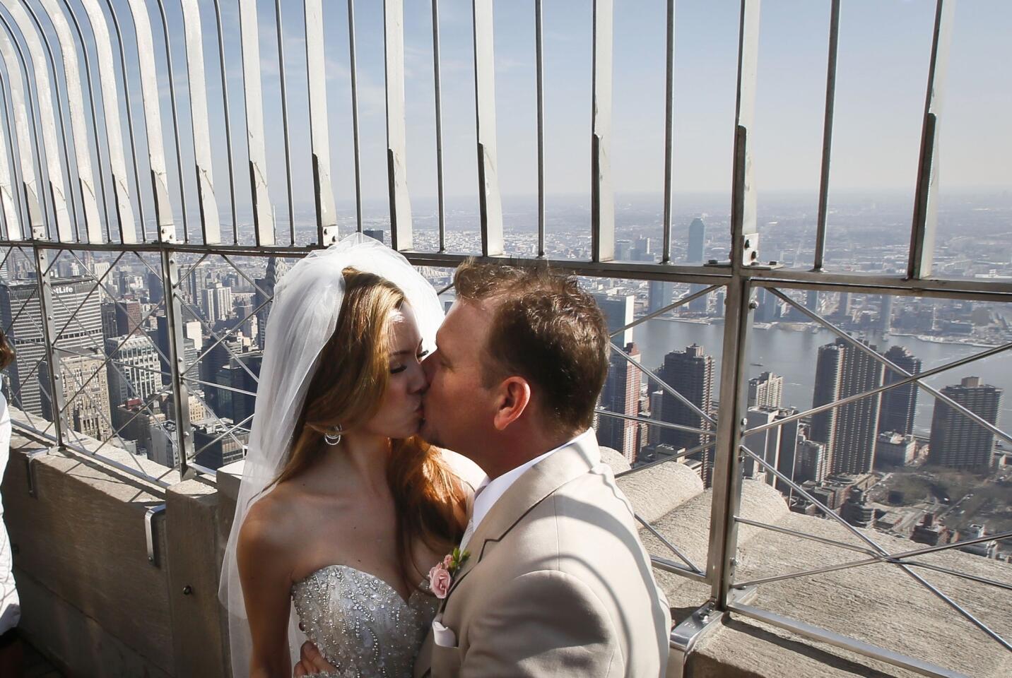 Empire State Building kiss
