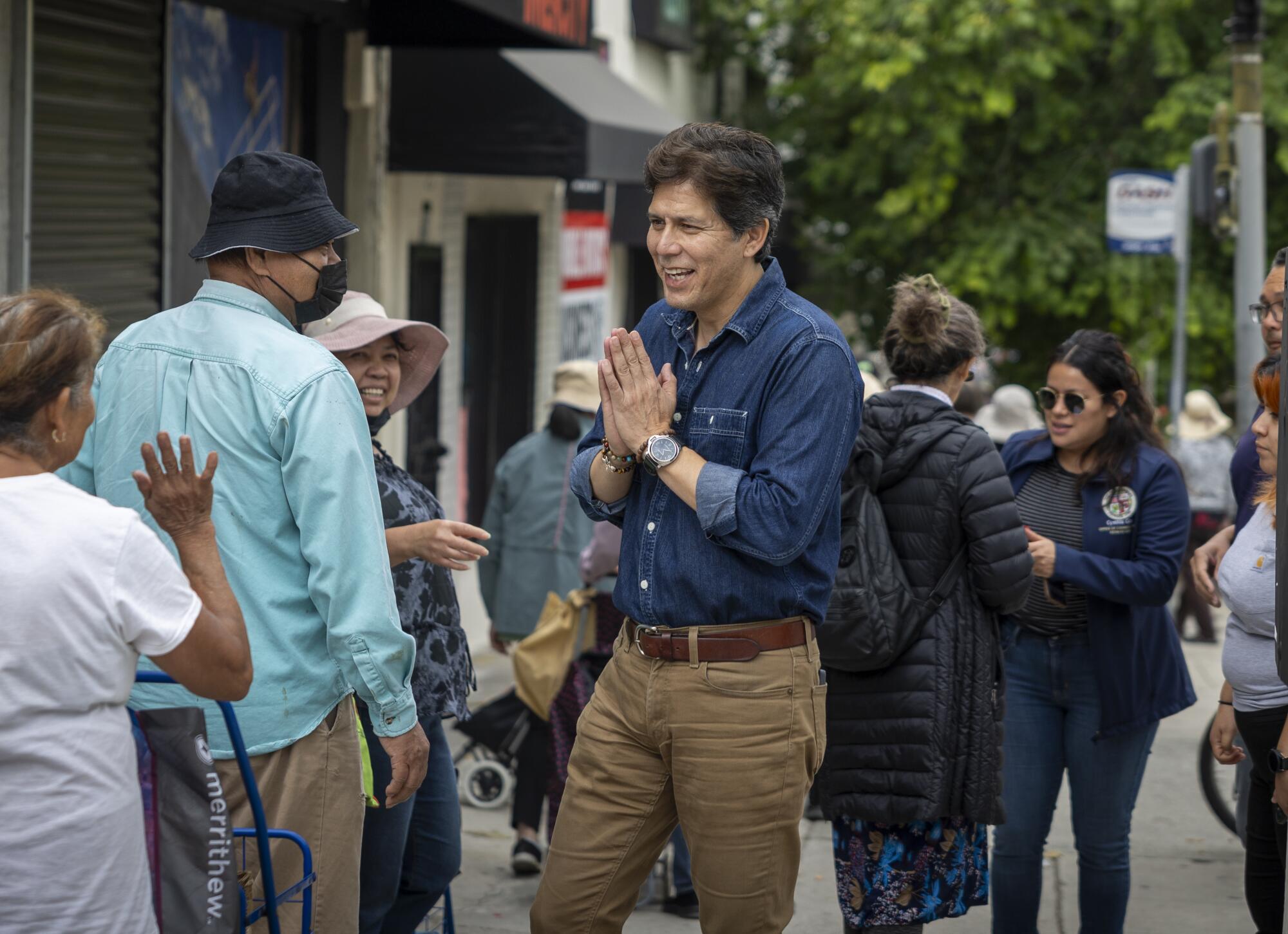 Councilmember Kevin de León greets people.