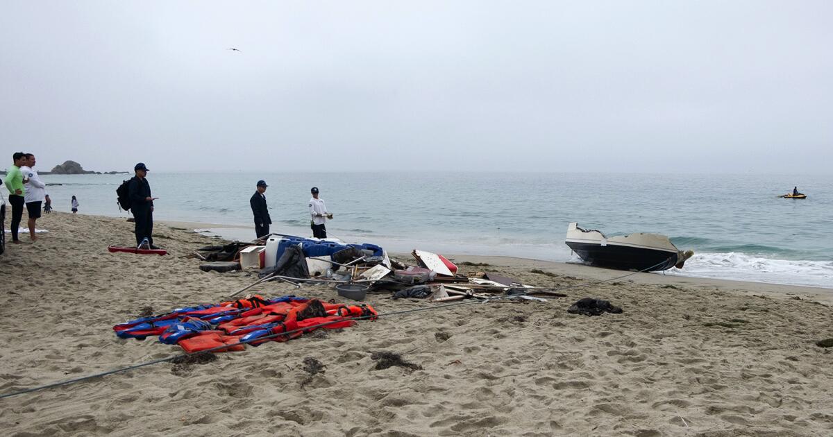 Suspected migrant boat lands at Victoria Beach in Laguna