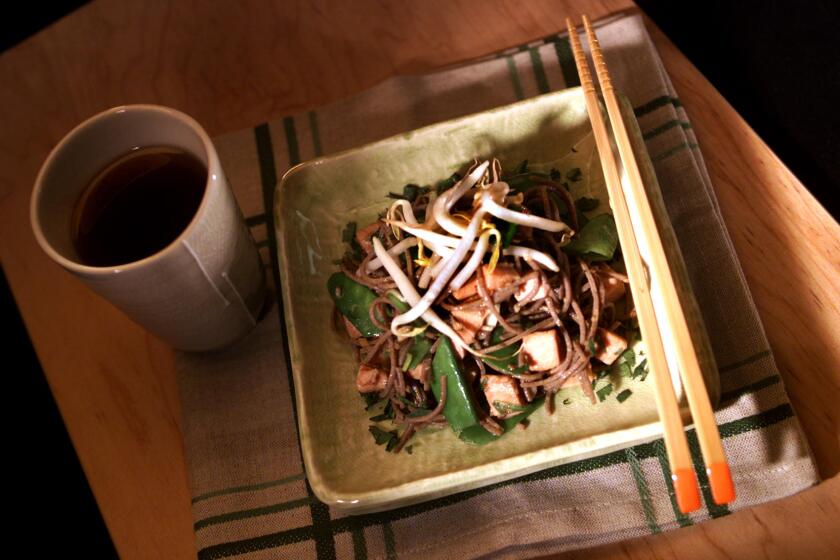 023773.FO.0131.LITE.1.LH. Noodles, smoked turkey with Soba noodles