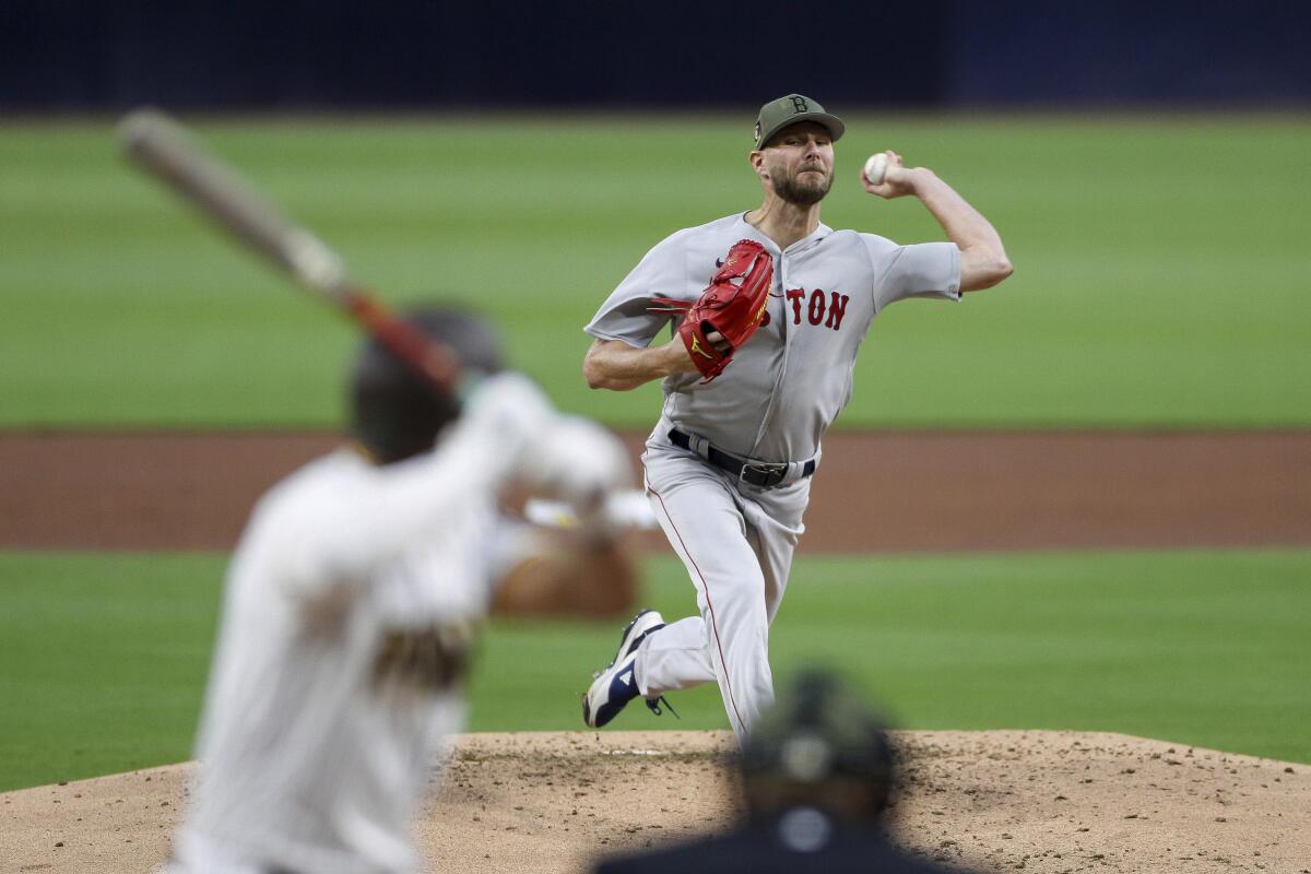 Valdez's 3-run homer, Sale's 7 strong innings carry Red Sox over