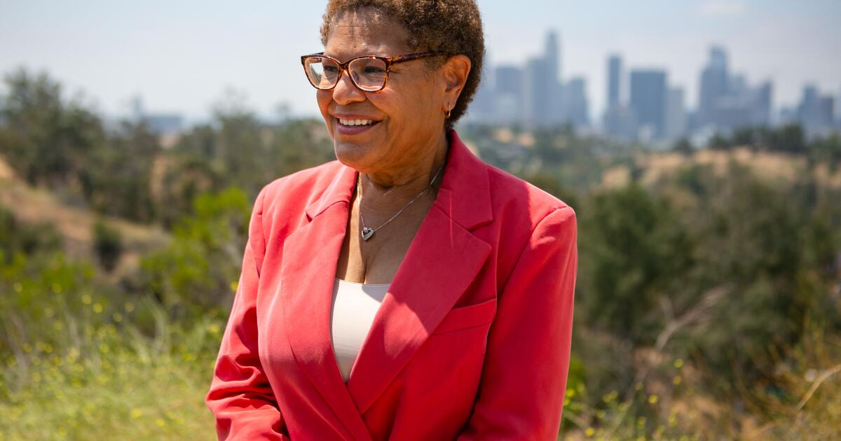 Le maire de Los Angeles, Bass, propose un financement de maintien, aucune réduction et des augmentations minimes des services