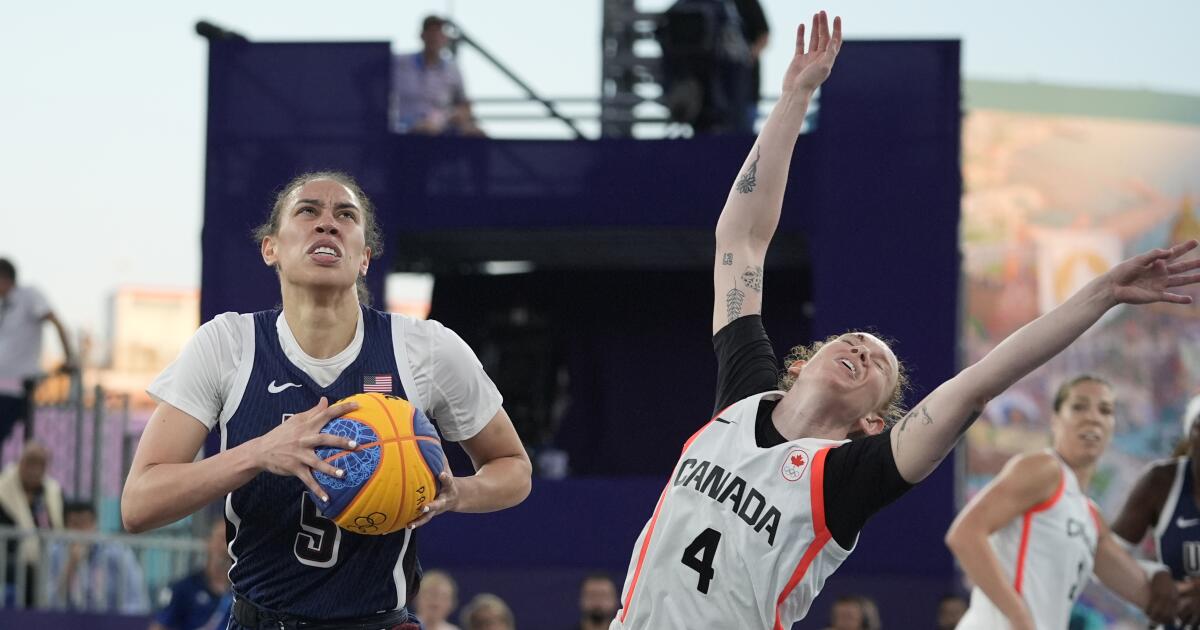 Rhyne Howard bronze medal